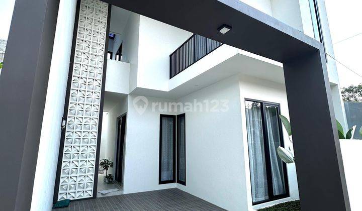 Rumah baru full furnished siap huni 2 Lantai di Bandulan  1