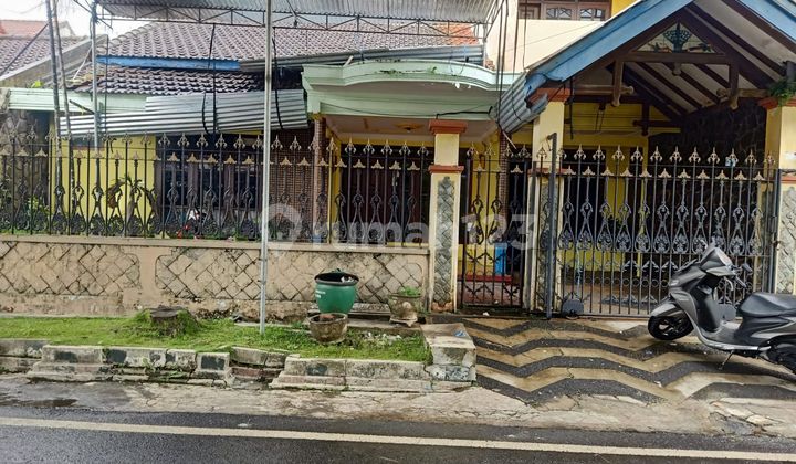 House on Flower Street Needs Renovation, Freehold Title, 2 Floors, Cheap. 2