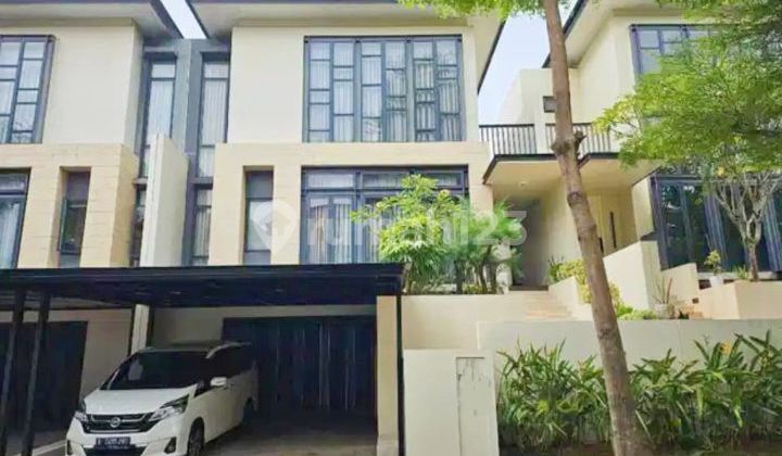 Dijual Rumah Mewah dengan Swimming Pool di Navapark Bsd City