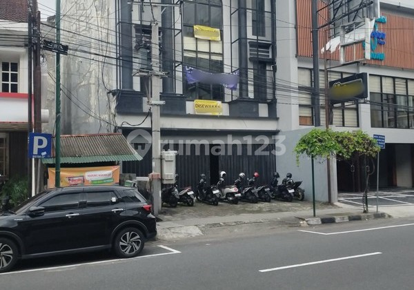 For Rent Strategic 3.5-Storey Shop House in Sagan Business Center, Terban, Gondokusuman, Yogyakarta