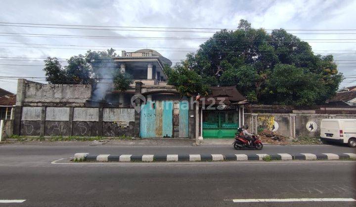 Rumah Mewah 3 Lt Jual Hitung Tanah Pinggir Rr Maguwoharjo Sleman. 1