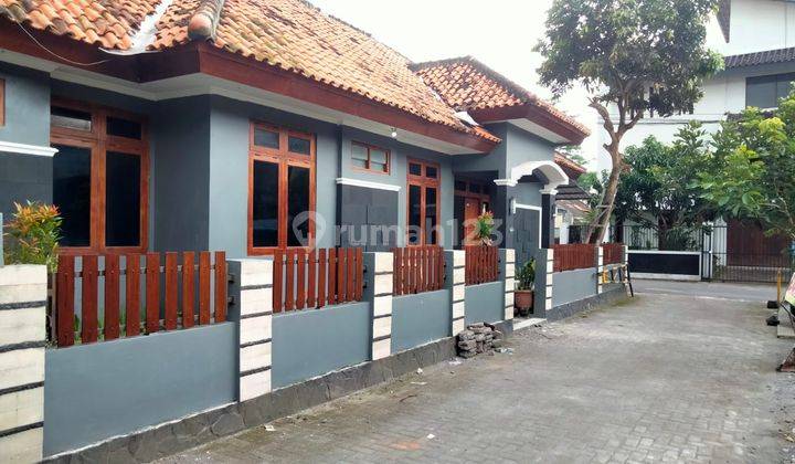 Rumah Hook + Ruang Usaha  1