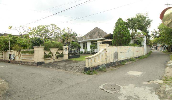 Dh. Rumah Semi Furnish Halaman Luas Tengah Kota, Cocok Untuk Homestay 1