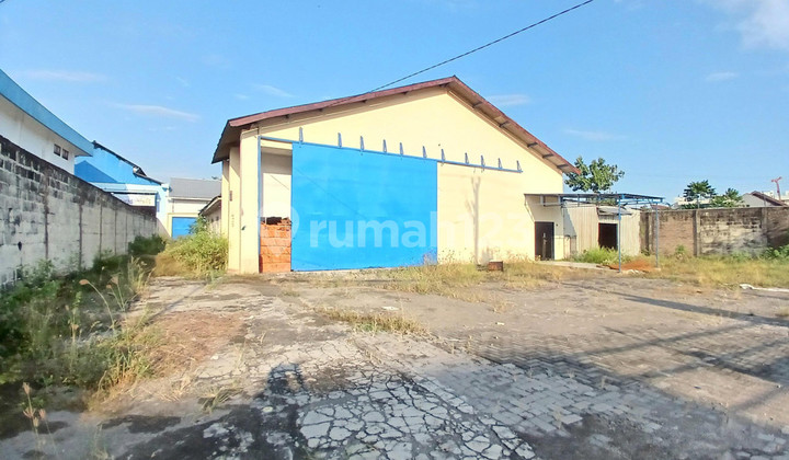 For Rent: 1397 Square Meter Warehouse, Strategic Location Near STAN Maguwoharjo Market, Depok, Sleman