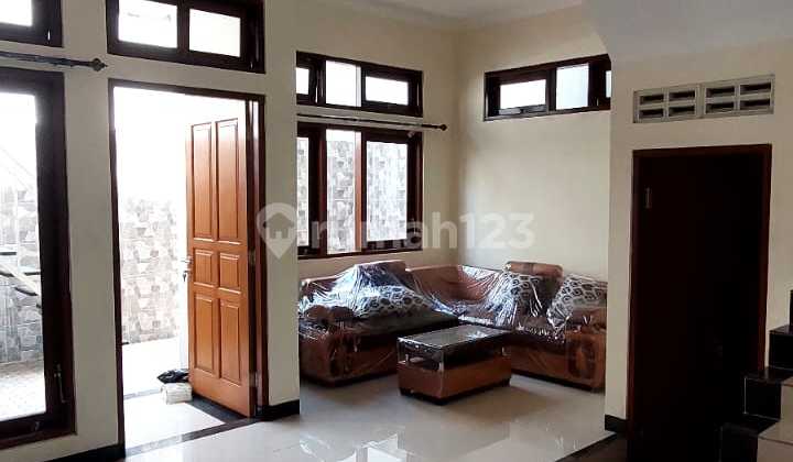 LI.Rumah 2 lantai Dalam Perum Jambon Residence Kricak Tegalrejo Yogyakarta. 2