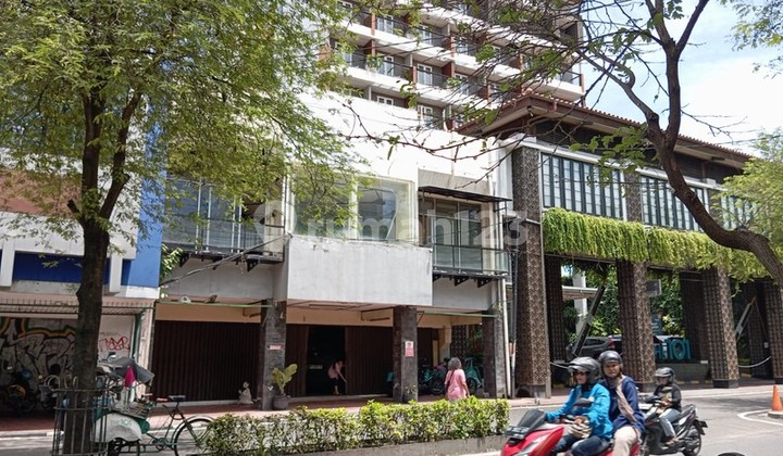 Premium 3-Story Shop House + Rooftop in Central Yogyakarta City, Ideal for Business, Close to Tugu Station & Malioboro 2