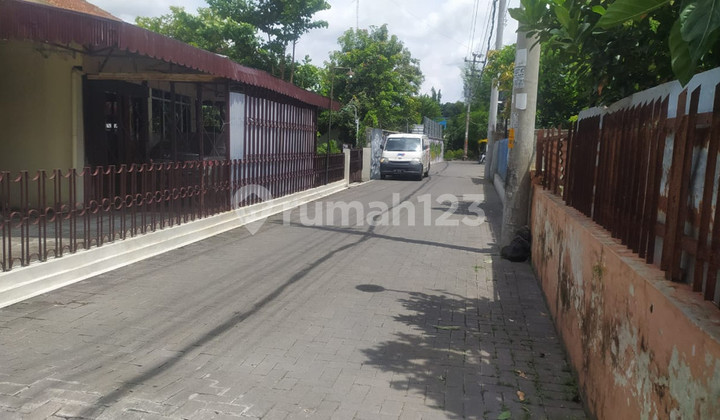 Spacious 5-Bedroom House Location Near Campus on Colombo Street Depok Sleman 2