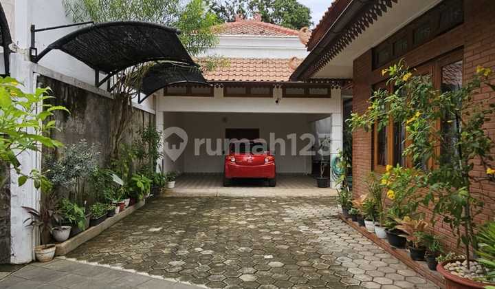 DH. DIJUAL Rumah Semi Klasik dibalut Sentuhan Modern.  2