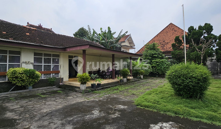 Rumah Lama Strategis Berada Di Tengah Kota Wisata Kraton Yogyakarta.