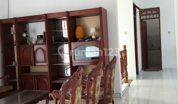 Semi-Furnished Luxury House in a Housing Complex Near Pakuwon Mall Sleman 2