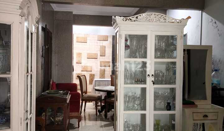 Luxurious 2-Story Residence in Palagan Housing, Near Hyatt & Popular Restaurants 2