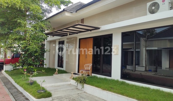 Luxury House in Pondok Permai with Swimming Pool & Spacious Yard, Sinduadi, Mlati, Sleman Luxury House in Pondok Permai with Swimming Pool & Spacious Yard, Sinduadi, Mlati, Sleman