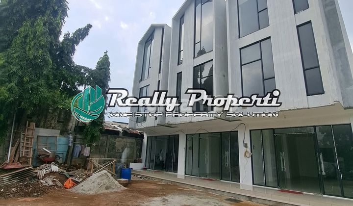 For sale, 3 new shop units at promotional prices on Jalan I Gusti Ngurai Rai, near Kranji Station, Bekasi. 1