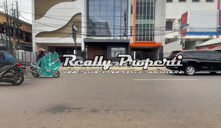 For Rent 4-Story Shop House on Jatiwaringin Main Road 2