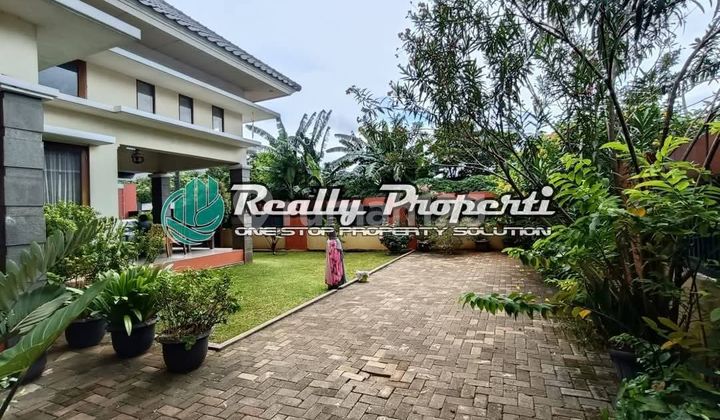 For Sale House With Spacious Yard, Hook Position In Jatiwarna Pondok Melati