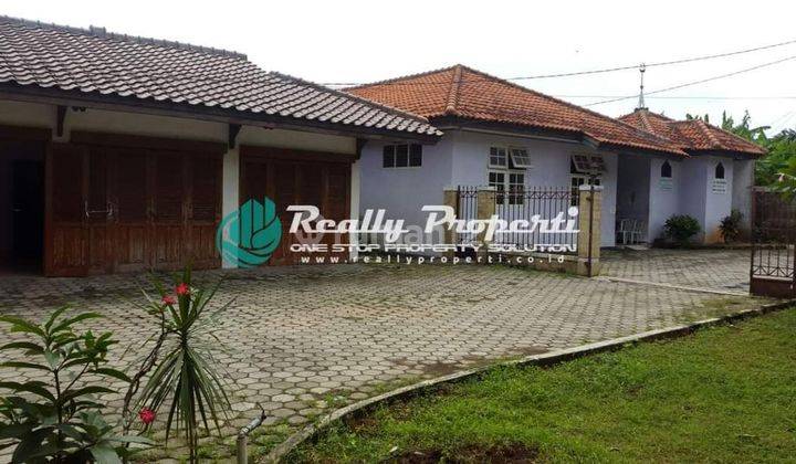 Dijual Rumah Dengan Halaman Luas,ada Klinik Yg Masih Berjalan ..lokasi Bambu Apus,cipayung Jakarta Timur  2