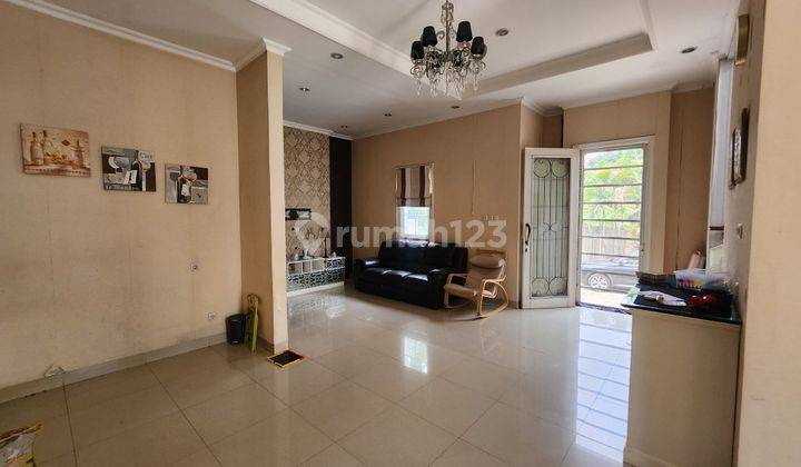 Dijual Rumah Hoek 2,5 Lantai di Perumahan Casa Goya Residence 2