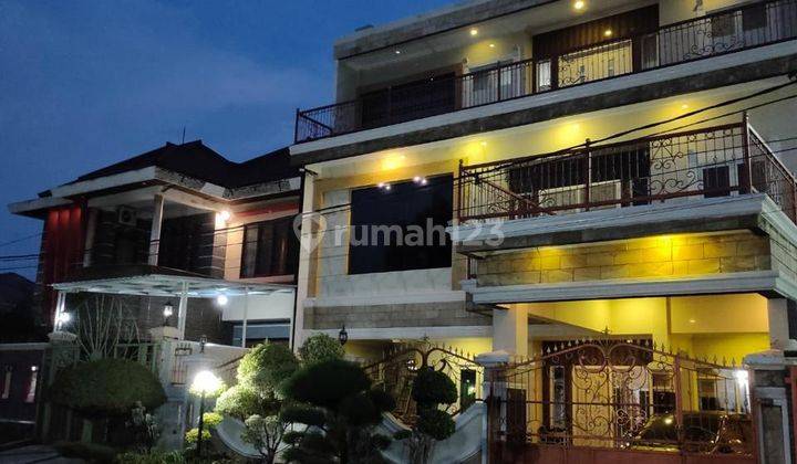 Dijual Rumah Cantik 3 Lantai di Taman Royal Tangerang 1