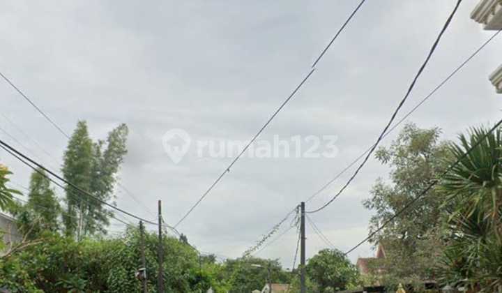 Rumah 2 Lantai yang Asri dengan Kebun Bunga yang Luas Menambah Nilai Estetika Hunian 2