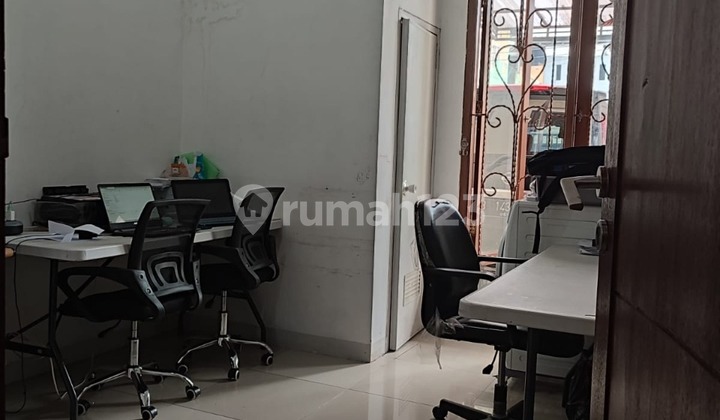 Minimalist Residence in Kalibata 2