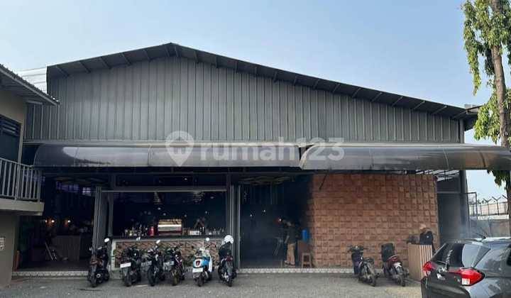For Rent Commercial Building on East Bekasi Main Road, Suitable for Showroom