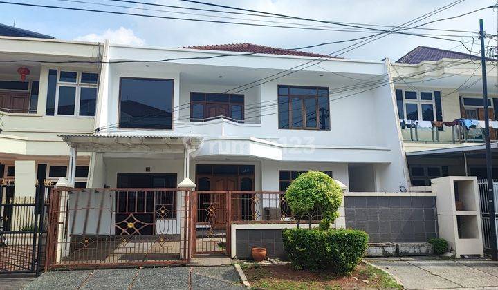 Dijual Rumah Siap Huni Terang Hadap Timur di Gading Kirana 1