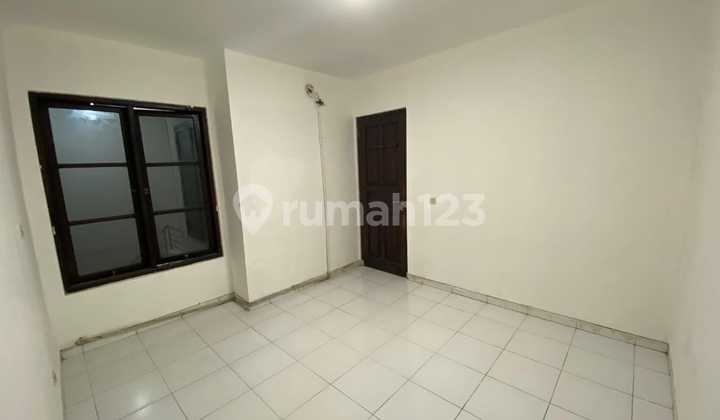 Murah Jual Cepat Rumah 2 Lantai Renov di Komplek Menteng Metropolitan Ujung Menteng 2