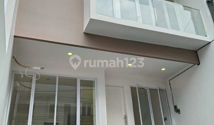 Cheap Sale !! Brand New Flood-Free House in Janur Kuning Cluster, Kelapa Gading 2