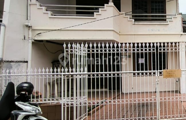 Murah Rumah 2 Lantai Bangunan Lama Cocok untuk di Renov Total Jalan Kelapa Kopyor Timur Murah Rumah 2 Lantai Bangunan Lama Cocok untuk di Renov Total Jalan Kelapa Kopyor Timur