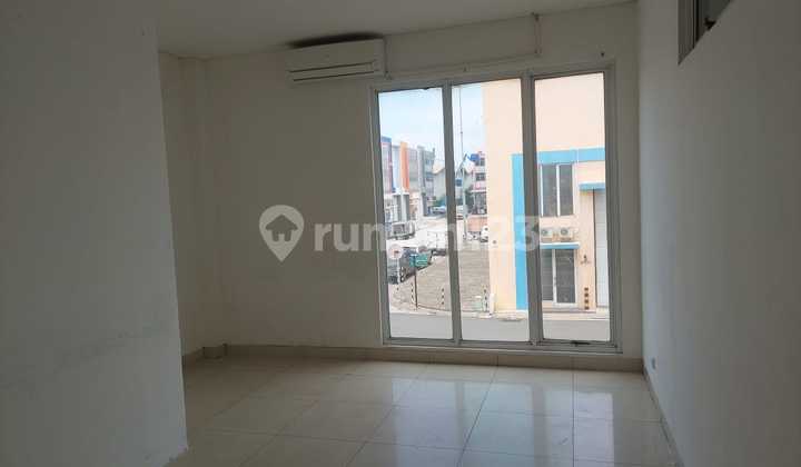 Warehouse for Rent at Green Sedayu Biz Park Cakung, Near Entrance/Exit Gate Parking