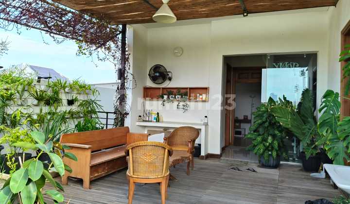 Beli Rumah Tinggal Bawa koper Rumah Cozy Cantik Full Furnished di Jalan Pulomas 