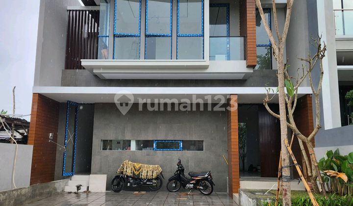 4 M-an Dijual Rumah Baru Woodland Citraland Surabaya New Modern Exclusive Siap Huni Dekat Universitas Ciputra, Hokky Buah, Ciputra Hospital, Pakuwon Mall 4 M-an Dijual Rumah Baru Woodland Citraland Surabaya New Modern Exclusive Siap Huni Dekat Universitas Ciputra, Hokky Buah, Ciputra Hospital, Pakuwon Mall