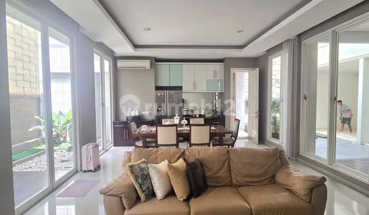 Disewakan Rumah Raffles Garden Citraland Full Furnished Modern Dekat Sekolah Ciputra, Gwalk Citraland Surabaya Barat 2