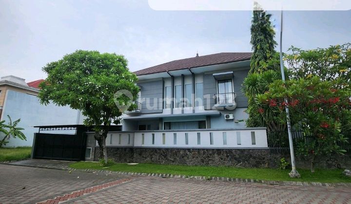 Disewakan Rumah The Chofa Ada Kolam Renang Private Pool - Full Furnished Dekat Sukomanunggal, Isen Darmo Harapan, Hokky Buah, Sekolah Iph, Pasar Modern Puncak Permai , Taman Hunian Satelit Disewakan Rumah The Chofa Ada Kolam Renang Private Pool - Full Furnished Dekat Sukomanunggal, Isen Darmo Harapan, Hokky Buah, Sekolah Iph, Pasar Modern Puncak Permai , Taman Hunian Satelit