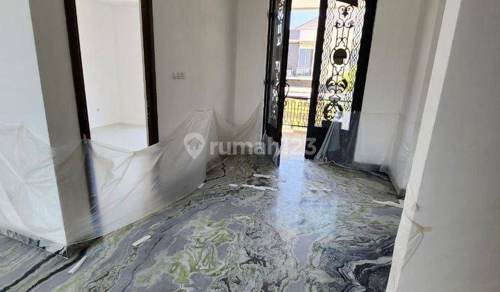 Rumah North Emerald Mansion Citraland Surabaya New PRIVATE Pool + MARMER Onyx  plus Garasi 6 Mobil 2