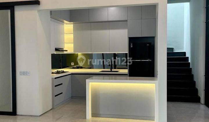 Rumah Dian Istana Wiyung Surabaya Bonus New Pantry Set , 6 Ac, Waterheater, Pompa Air 2