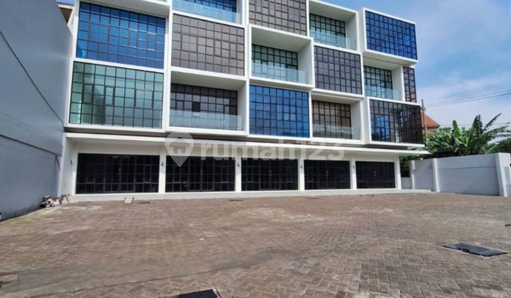 Dijual/ Disewakan 5 Jejer Ruko Baru Jalan Raya Dinoyo - Surabaya Pusat - Parkiran Mobil Luas 