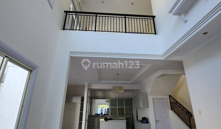 Disewakan New PRIVATE Pool Rumah Citraland Area PLUS FURNITURE Modern Mewah di Wisata Bukit Mas dekat Pakuwon Indah, Graha Family, Bukit Darmo Golf  2