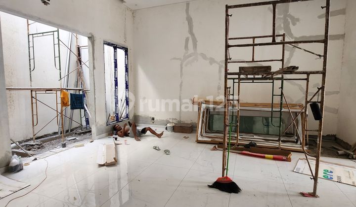 For Sale Citraland Fullerton Place House - Raffles Garden - Newton Hill Area - Split Level Luxury Design 2.5 Floors Near GWalk, Ciputra School, SIS 2