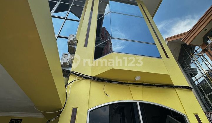 Affordable 3 Billion Ruko for Sale on Hr. Muhammad Street - Beverly Park Ruko - Modern 3 Floors with Special 7-Meter Width - Spacious Car Parking Near Merlion School, Pakuwon Mall, Satellite Toll Access, Suitable for All Businesses - SHM Certificate. 2