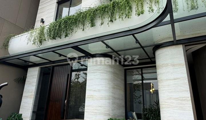 Dijual Rumah Baru Graha Family - Graha Famili Full Furnished Plus Unit Private Lift - Special Lebar 12 -meter -siap Huni Ready - Dekat Pakuwon Mall, Sma Petra 1, Citraland, Dian Istana, Bukit Darmo Golf, National Hospital 2