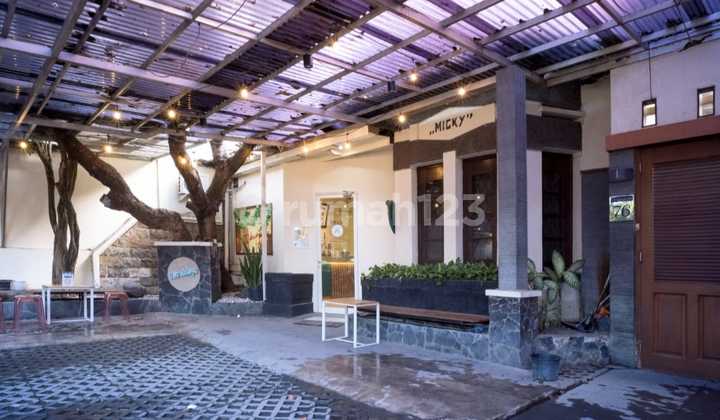 For Sale 554 M2 House in Central Surabaya, Trunojoyo - Dr. Soetomo Street, Tegalsari - Vintage Dutch Colonial Style, Instagrammable - SHM Certificate. 2
