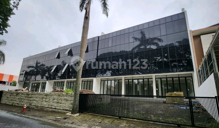 For Sale 490 M2 New 4-Storey Building Shop House in Gapura Garden Area, G Walk Citraland Commercial Area, West Surabaya. Suitable for Various Businesses: Office, Bank, Gym, Skin Care Clinic, Restaurant - Spacious Car Parking. 2