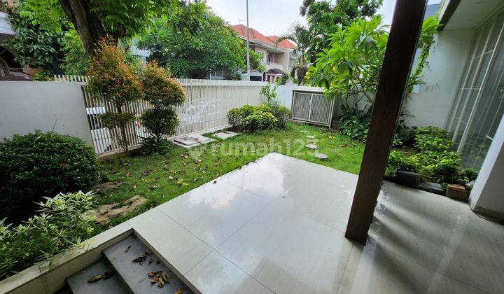 Dijual / Disewakan Rumah Graha Family Semi Furnished Modern Dekat Pakuwon Indah, Citraland, Sma Petra1 2