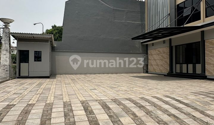 For Rent 542 M2 Building West Surabaya Commercial Area Darmo Bavarian Village - Raya Darmo Permai - 3-Storey Building Plus New Lift - Spacious Car Parking Near Modern Puncak Permai Market, Darmo Harapan, Pakuwon Mall 2