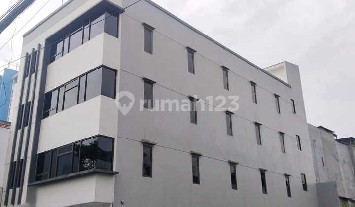 Affordable Building for Rent in Central Surabaya on Kedungdoro Street - Commercial Area Suitable for All Types of Businesses. Close to Tidar, Arjuno, Diponegoro, Blauran Streets, and BG Junction Mall. 2