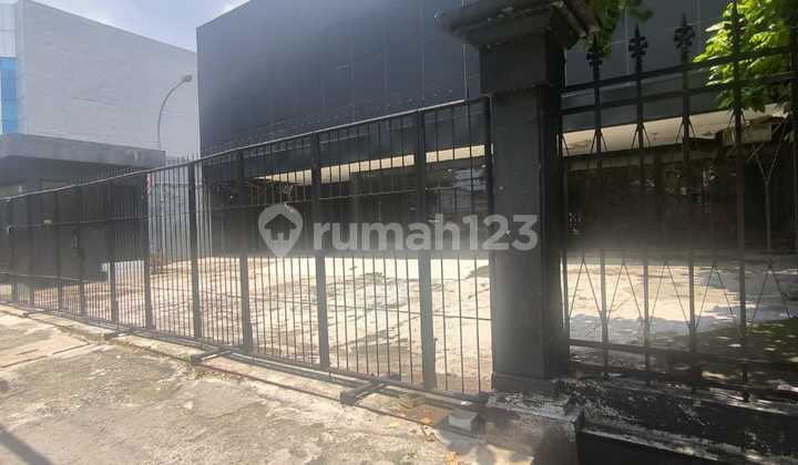 For Sale Commercial House Zero Diponegoro Main Road Surabaya City Center Suitable for All Businesses Cafe, Restaurant, Office, Showroom, Bank - Spacious Car Parking 2