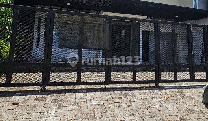 For Sale Commercial House in Citraland West Surabaya, Facing Zero Road - Spacious Car Parking Commercial Area Suitable for All Businesses - Row Road Width for 6 Cars - Complete Business Permits - Freehold Title