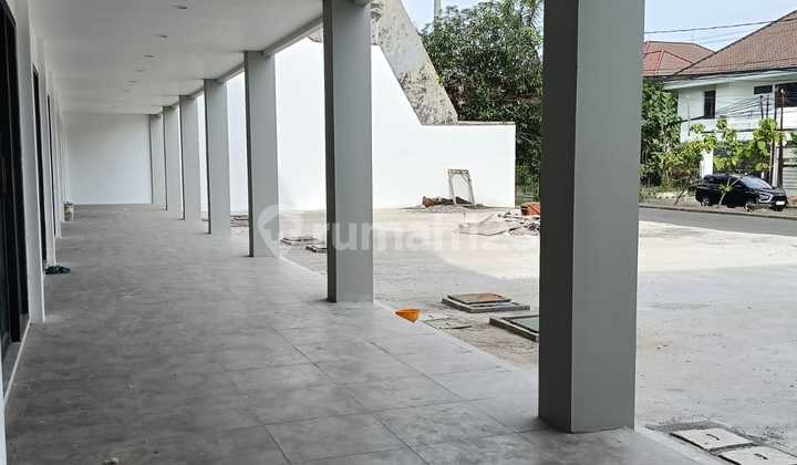 For Rent 7 Units of Ruko Raya Satelit Indah - Sukomanunggal - New Modern 4-Storey Ruko in West Surabaya - Facing Twin Main Roads, Commercial Area Suitable for All Types of Businesses - Spacious Car Parking. 2