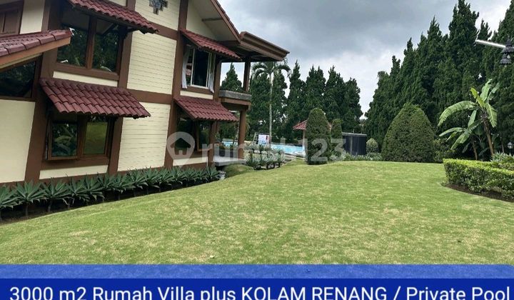 Dijual Rumah Villa Trawas Jatim - Area Royal Trawas - Plus Ada Kolam Renang / Private Pool - Halaman Hijau Dan Carport Luas 